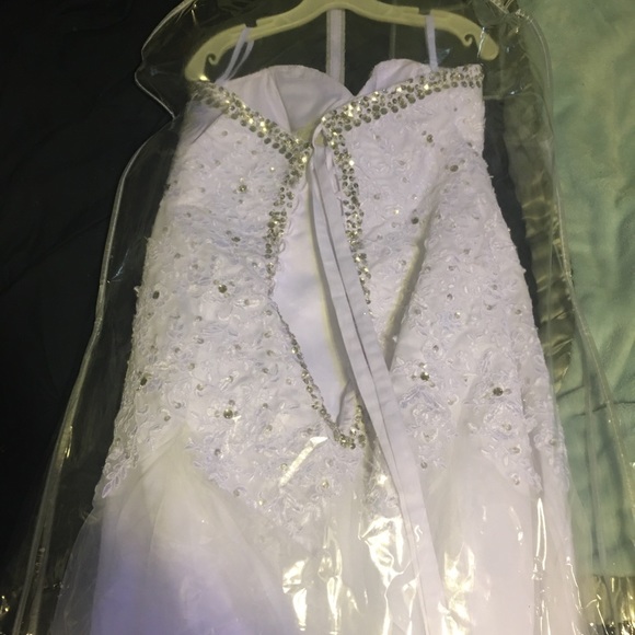 Wedding dress - Picture 4 of 4